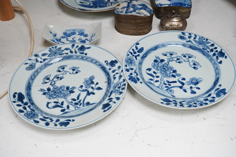 A group of Chinese blue and white porcelain and white metal, 18th century and later, 23cm
